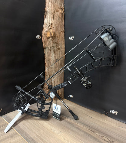 Elite HNTR 33 Bow Package
