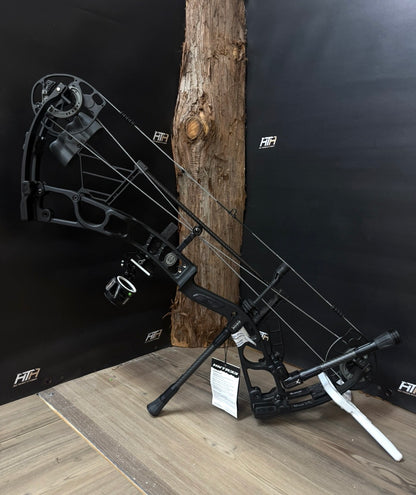 Elite HNTR 33 Bow Package